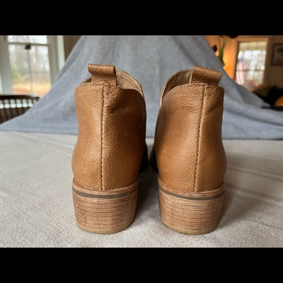 These beautiful boots are so cute! I only wore them twice to work; inside. - Picture 3 of 6